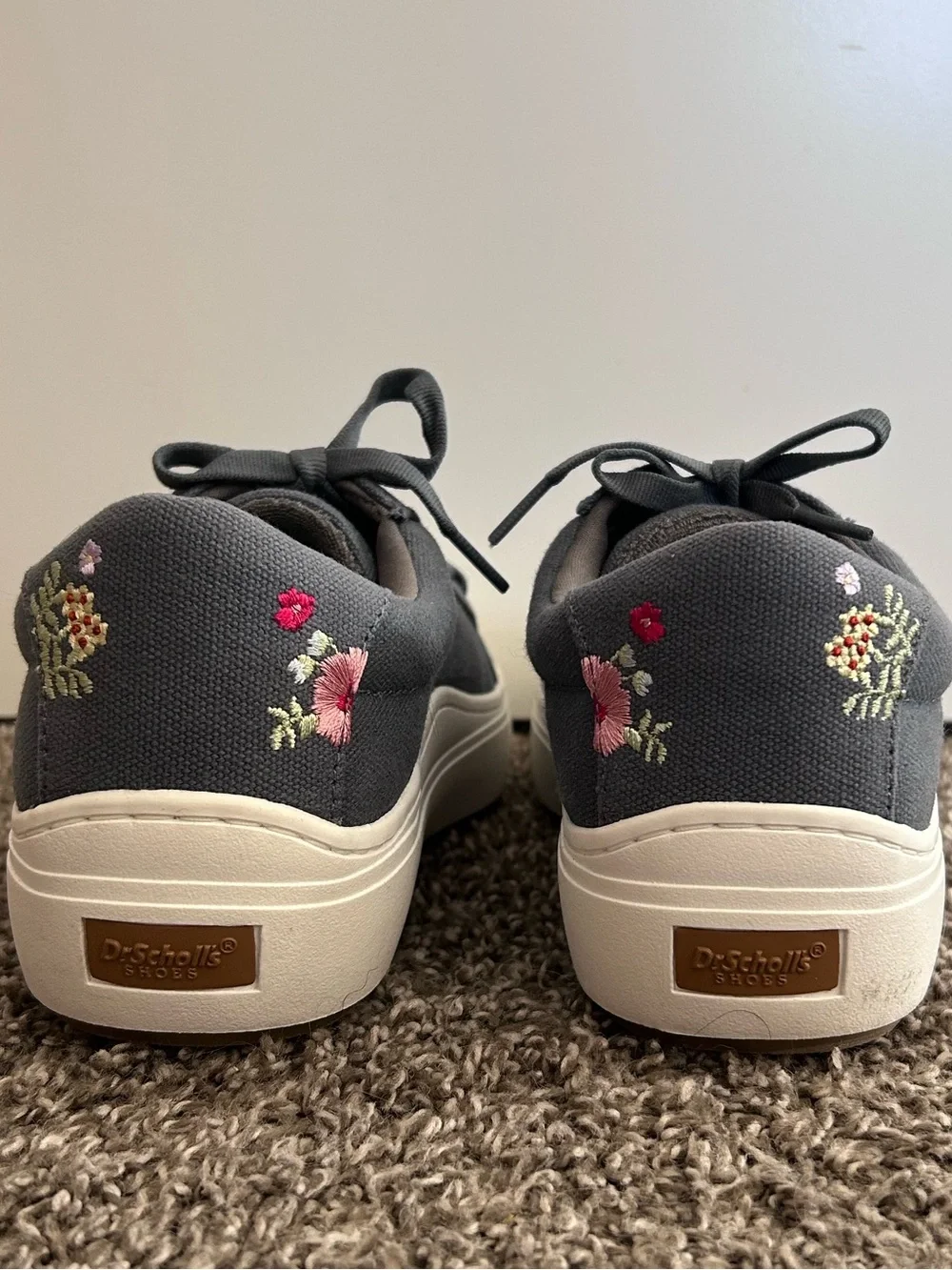 NEW Dr. Scholl’s Time Off Platform oxide blue embroidered floral sneaker 9-1/2